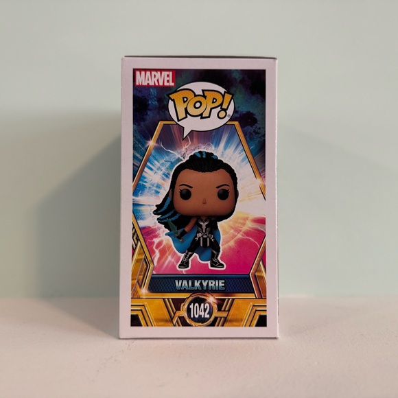 Funko Pop! - Thor Love and Thunder Vinyl Figure - Valkyrie #1042 - Picture 3 of 9